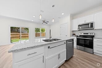 Building Photo - 135 Bayou View Dr