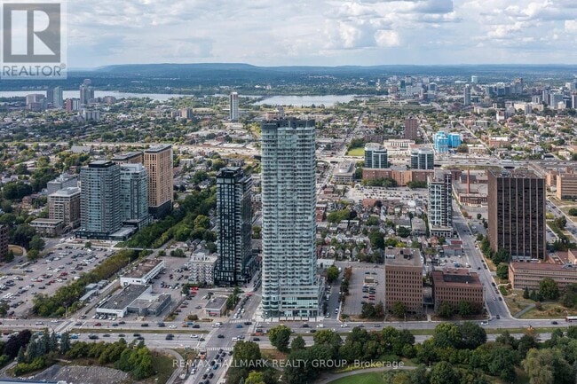 Photo du bâtiment - 805 Carling Ave