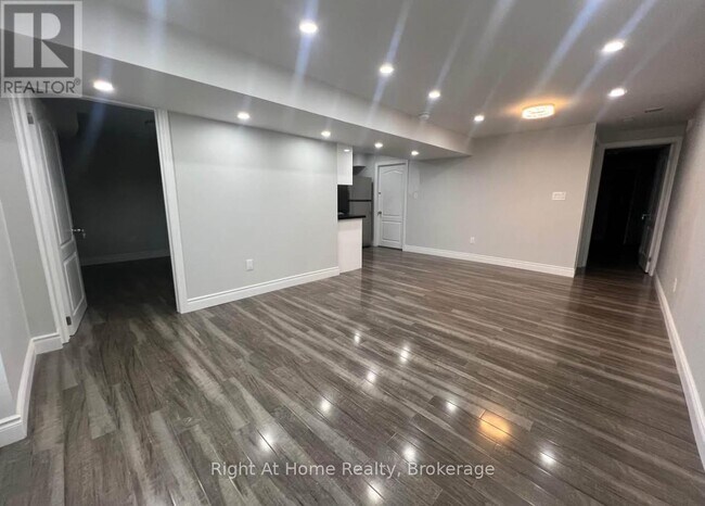 Photo du bâtiment - 54 Pace Ave