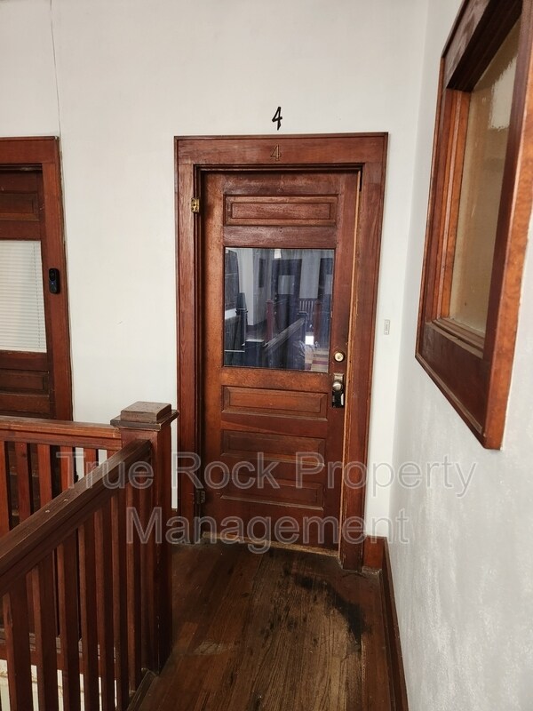 Building Photo - 804 E Main Apt 4