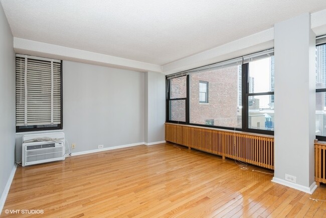 Foto del edificio - 1540 N State Pkwy