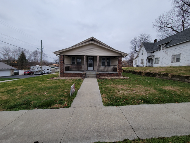 Building Photo - 530 S Seminary St