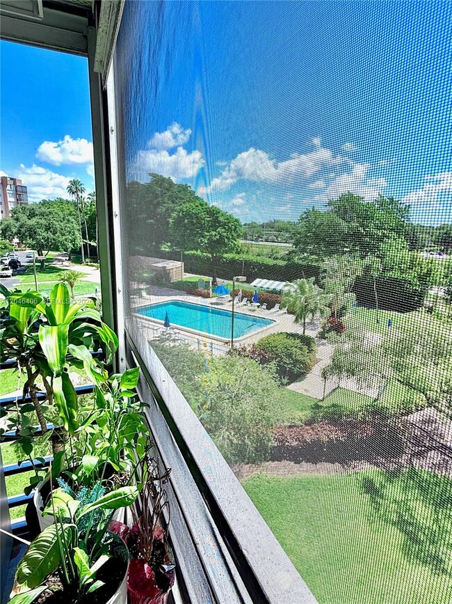 Building Photo - 1300 St Charles Pl
