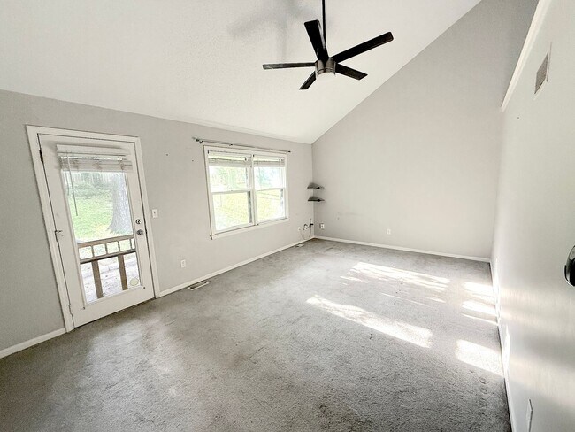 Building Photo - Nice Split Level in North Kansas City