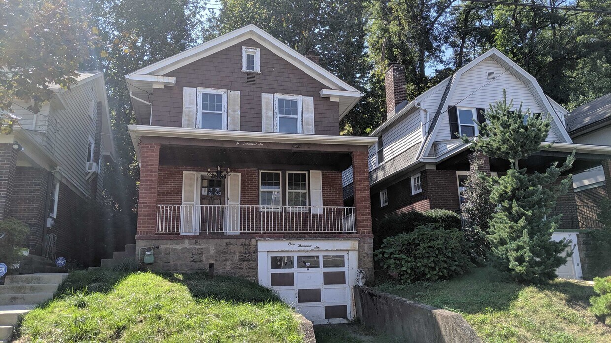Building Photo - 1006 Flemington St