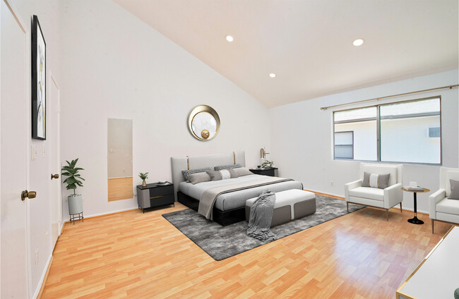 Building Photo - 1211 N Orange Grove Ave