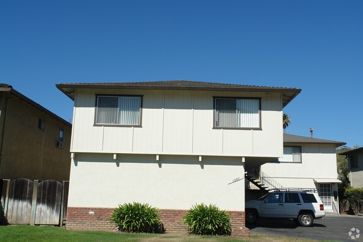Building Photo - 1207 Francisco Ave