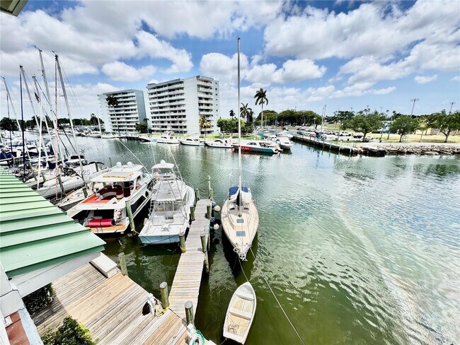 Foto del edificio - 2415 NW 16th St Rd