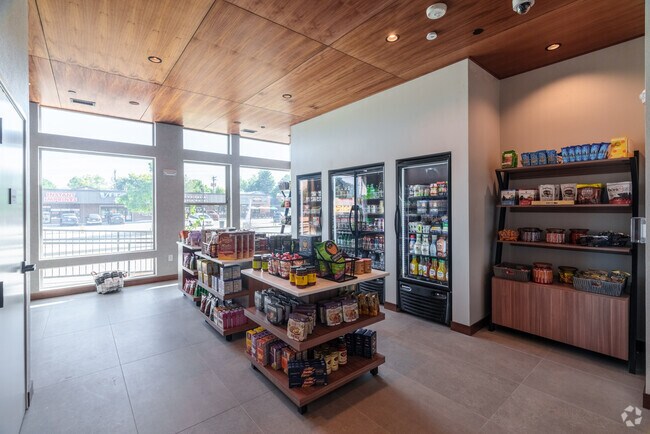 Mercado - Alexan Evans Station