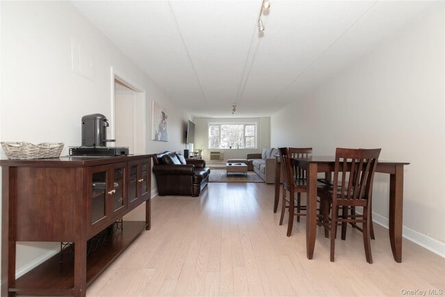 Foto del edificio - 4 Consulate Dr