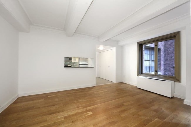 Building Photo - 101 W 55th St