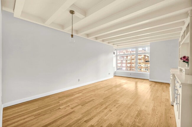 Building Photo - 400 E 67th St