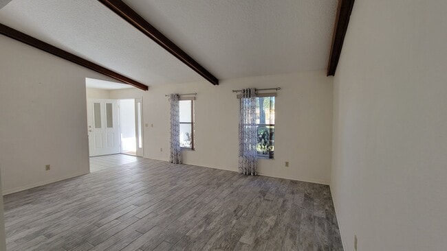 Building Photo - Homosassa 3/2/2 Pool Home