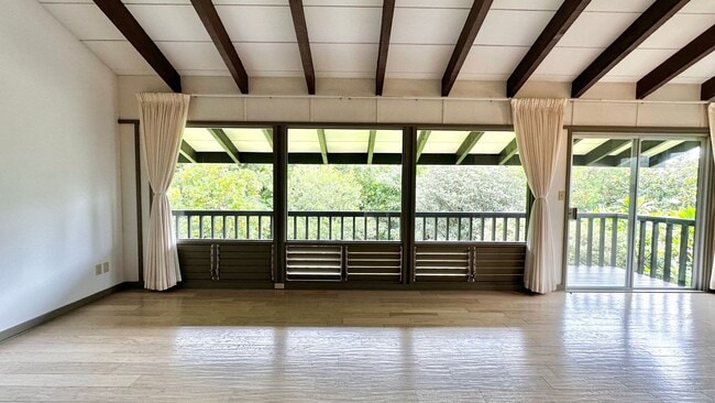 Building Photo - Spacious 3 BED/3 BATH Classic Maunawili Ho...