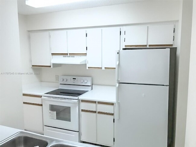 Foto del edificio - 630 S Park Rd