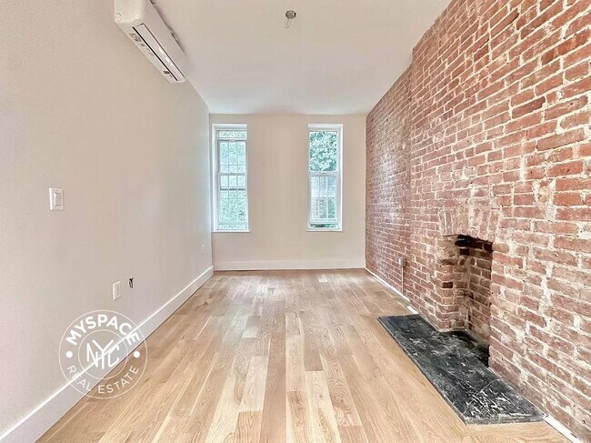 Foto del edificio - 329 E 52nd St