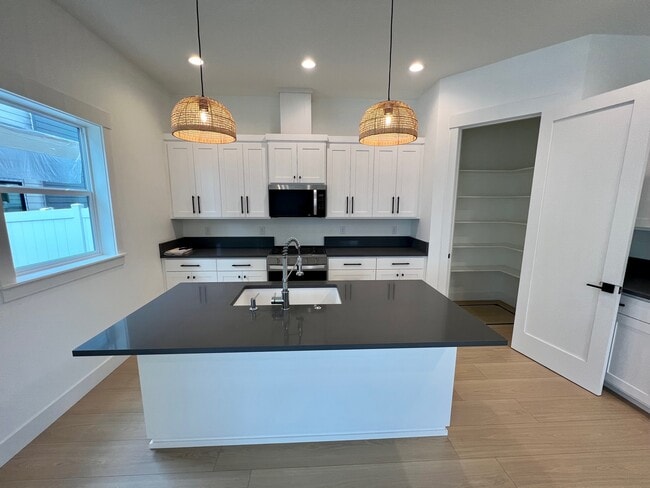 Building Photo - 317 Talons Dr
