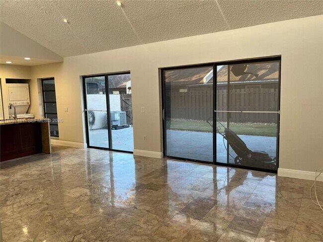 Foto del edificio - 1571 NW 98th Way