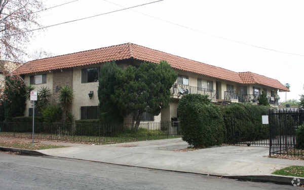 Building Photo - 6708 Sylmar Ave