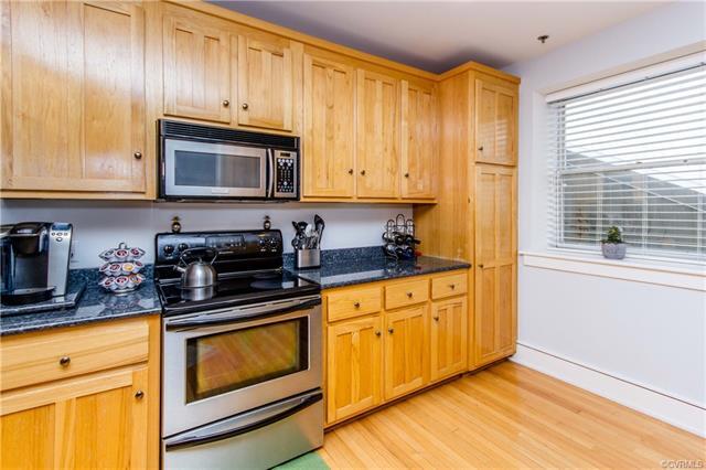 fully equipped kitchen! - 1205 E Main St