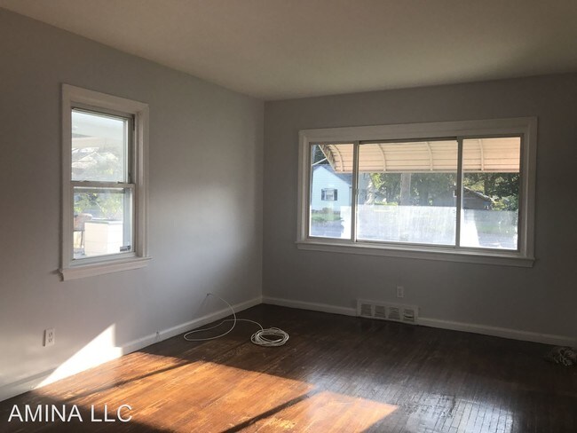 Foto del edificio - 3 br, 1.5 bath House - 451 Mount Read Blvd