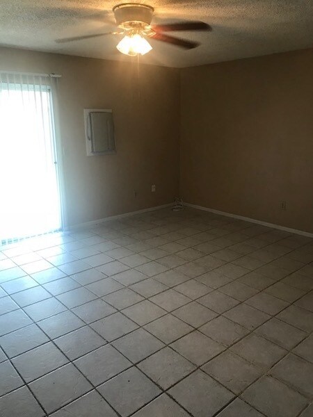 Foto del edificio - Spacious 3 bedroom Home for Rent