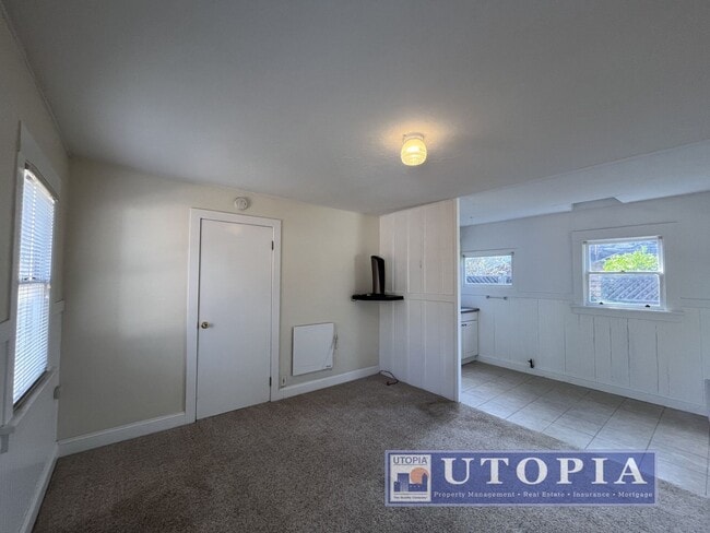 Building Photo - 204 Hollister Ave