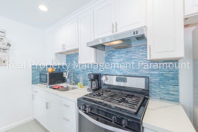 Foto del edificio - 1362 E 61st St