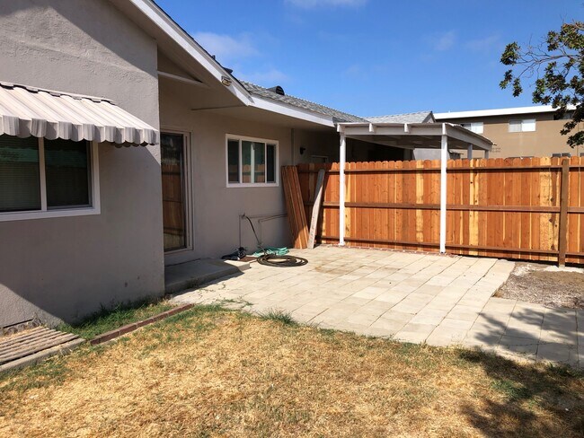 Building Photo - 12140 Ramona Ave