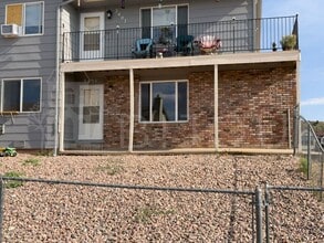 Building Photo - 2405 Split Rock Dr