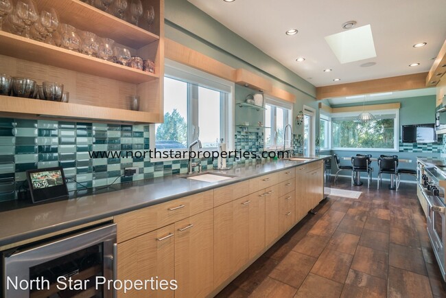 Building Photo - 5 br, 6 bath House - 636 NW Macleay Blvd