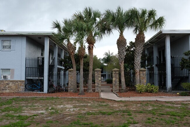 Foto del edificio - Keystone Courtyard Apartments