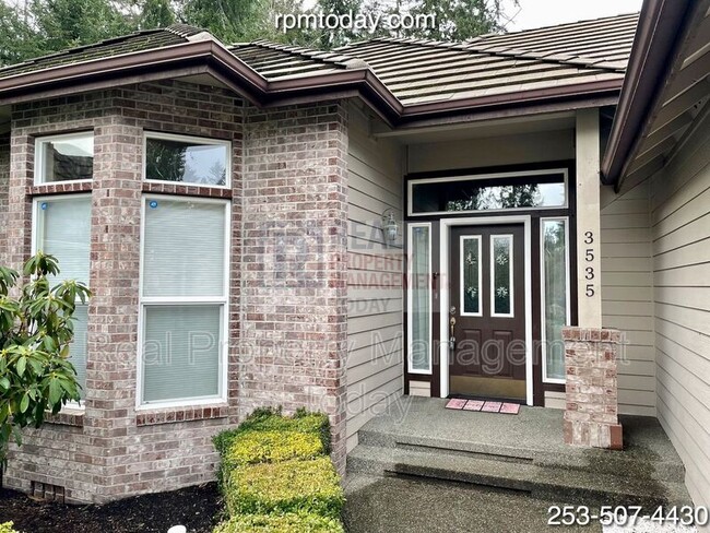 Building Photo - 3535 Barklay Dr NE