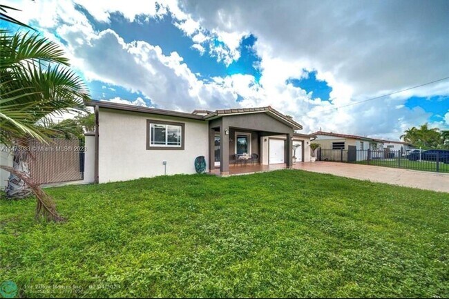 Foto del edificio - 7920 NW 173rd St