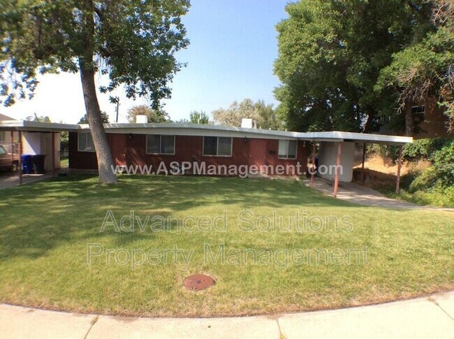 Building Photo - 231-233 2200 S