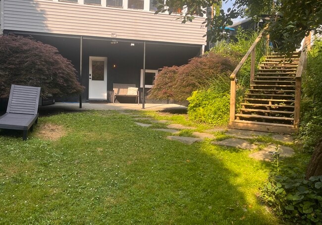 Foto del edificio - 266 Malletts Bay Ave