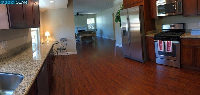 Building Photo - 1448 Rosal Ln