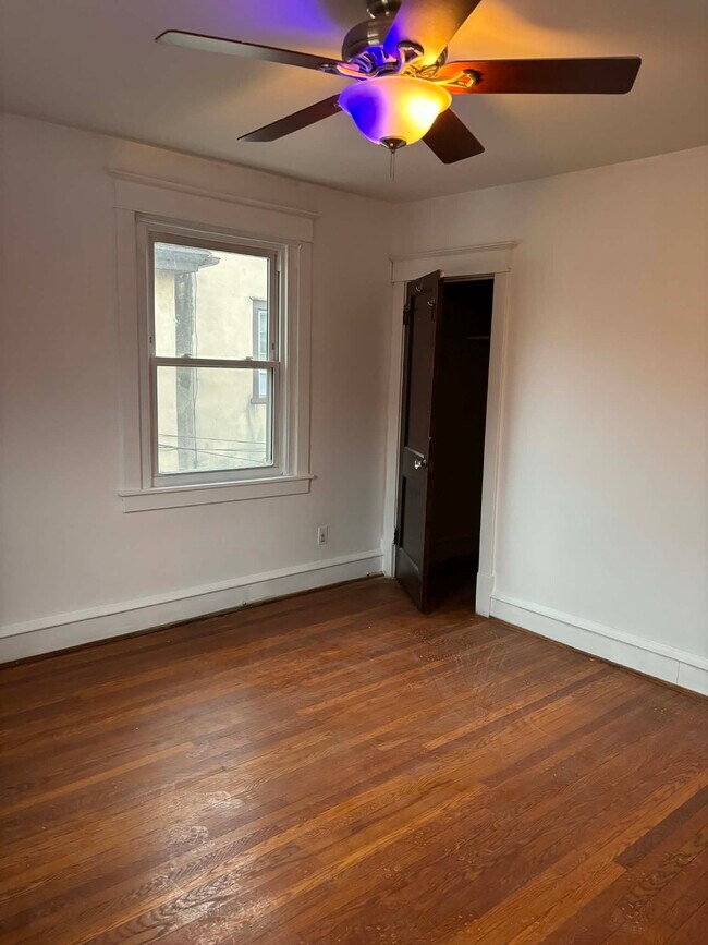 Foto del edificio - 7234 Hazel Ave