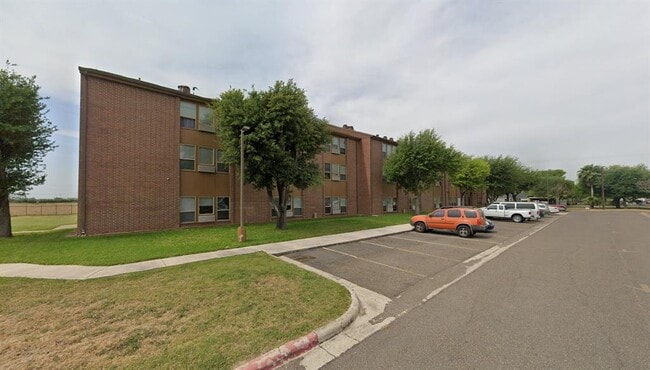 Building Photo - 900 Los Ebanos Rd
