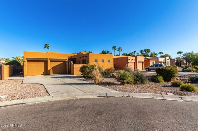 Building Photo - 1534 E Kings Ct