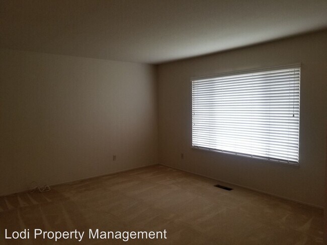 Building Photo - 3 br, 2 bath House - 1123 Devine Drive