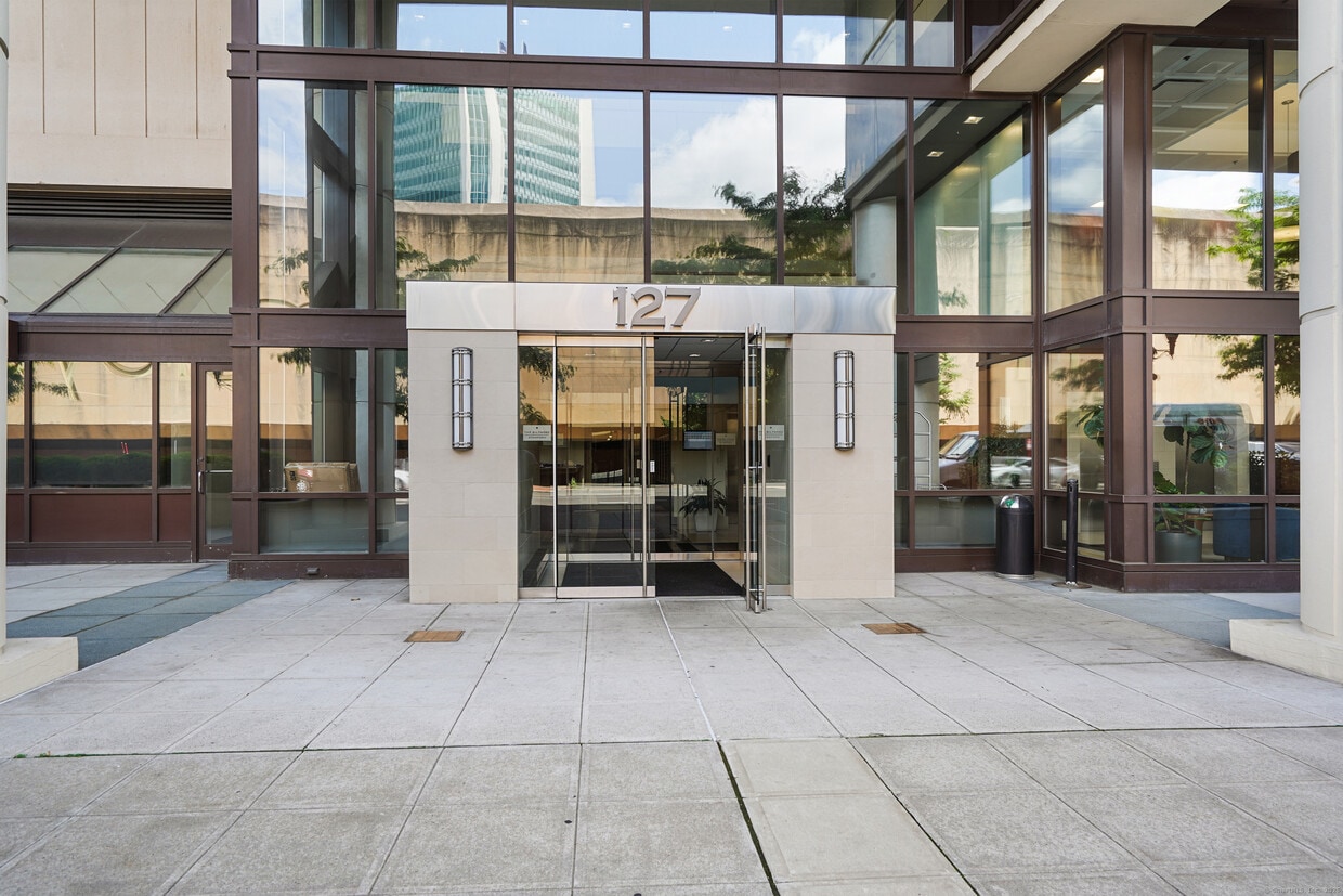 Foto principal - 127 Greyrock Pl