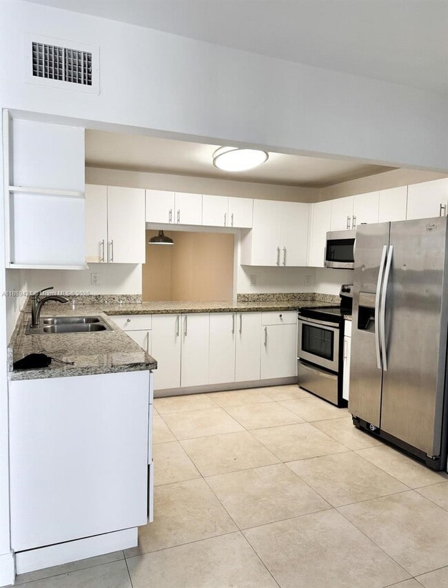 Building Photo - 1925 Sans Souci Blvd