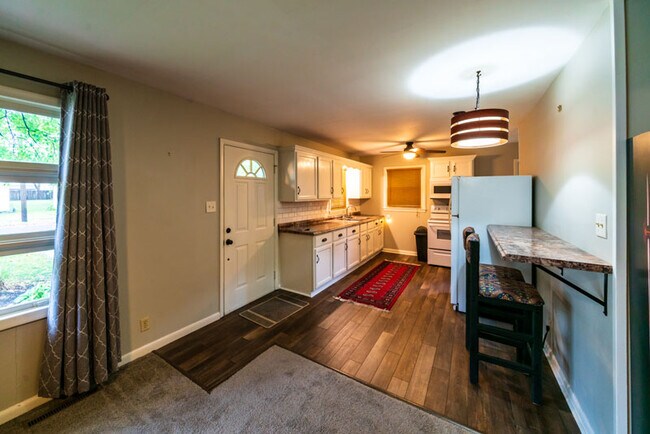 Foto del edificio - 1202 W 10th St