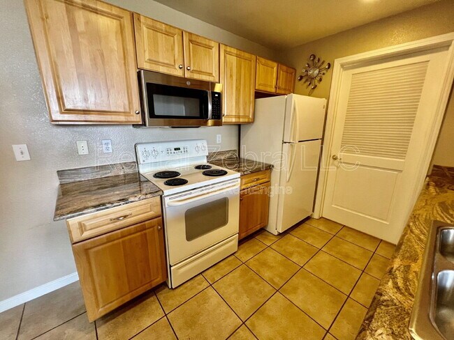 Foto del edificio - 1360 Shady Ln