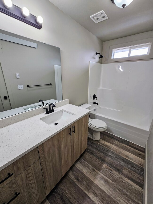 Building Photo - Freedom Acres 8-plex