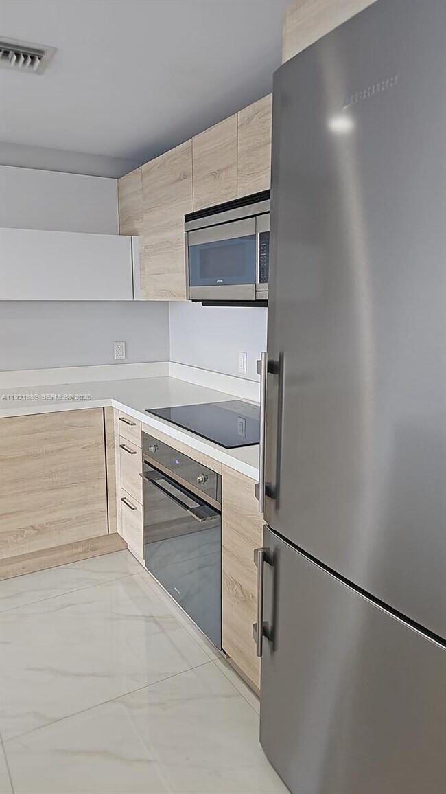 Building Photo - 16385 Biscayne Blvd