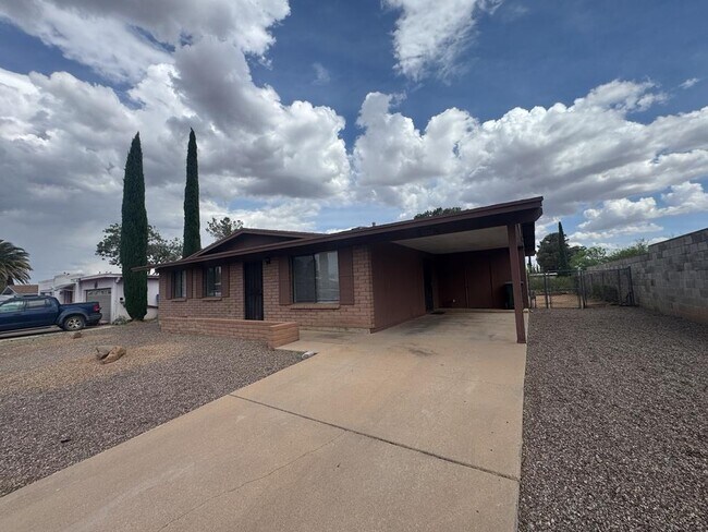 Building Photo - 5056 E Evergreen Dr