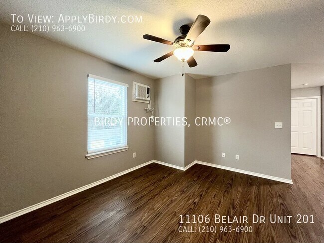 Building Photo - Modern 2 Bed, 1 Bath Multiplex in San Anto...