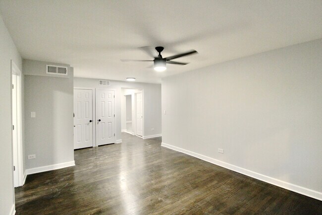 Foto del edificio - 3338 W Bryn Mawr Ave